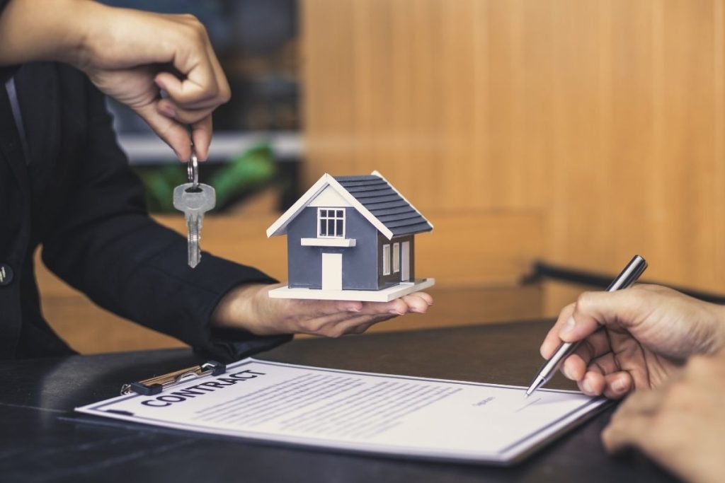 6 Useful Tips On How First Time Home Buyers Can Get Into This Hot Canadian Housing Market